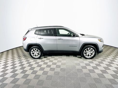 Certified 2024 Jeep Compass Latitude image 13