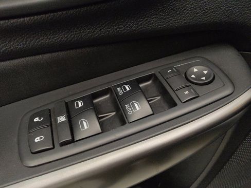 Used 2019 Jeep Cherokee Latitude Plus w/ Cold Weather Group image 27