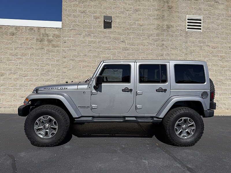 Used 2015 Jeep Wrangler Unlimited Rubicon w/ Connectivity Group AWD/4WD image 5