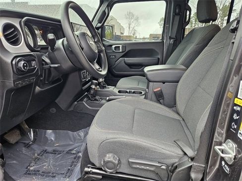 Used 2025 Jeep Gladiator Sport image 13
