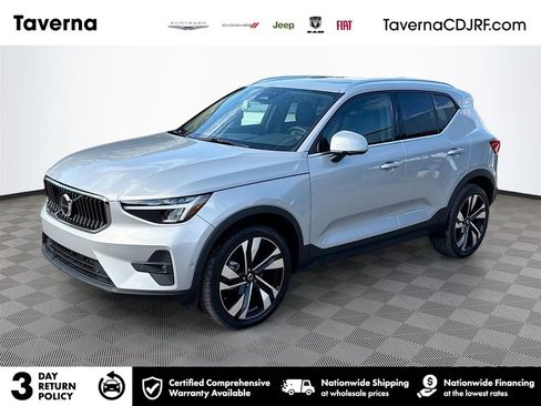 Used 2023 Volvo XC40 B5 Plus image 1