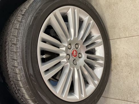 Used 2017 Jaguar F-PACE Premium image 9