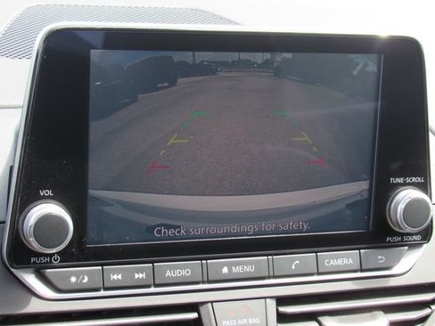 Used 2025 Nissan Altima 2.5 SV FWD image 23