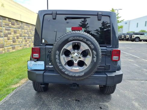 Used 2017 Jeep Wrangler Unlimited Sahara w/ Connectivity Group AWD/4WD image 9
