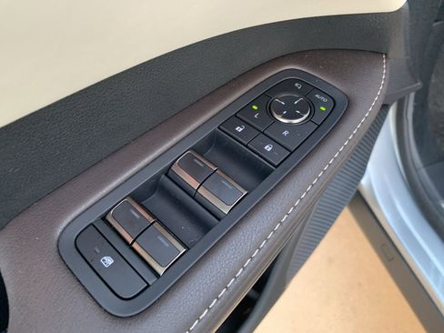 Used 2025 Lexus RX 450h AWD w/ Luxury Package image 15