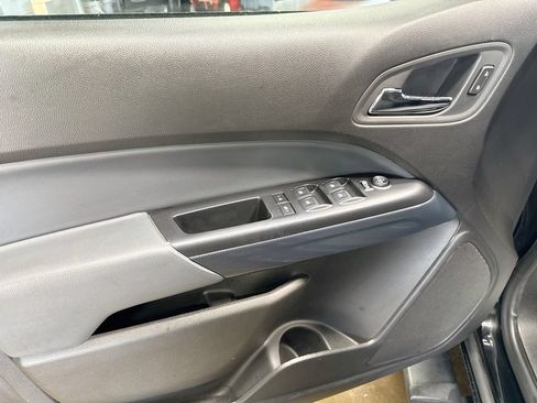 Used 2015 Chevrolet Colorado Z71 AWD/4WD image 17