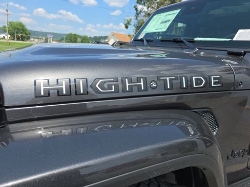 New 2025 Jeep Gladiator Sport image 12