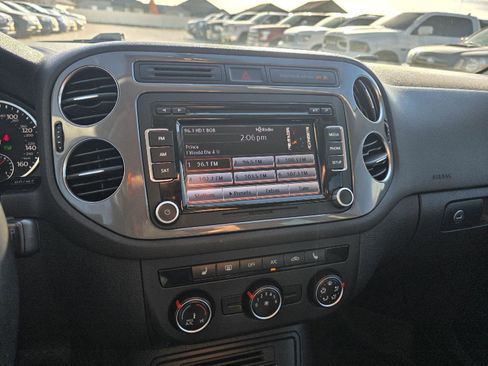 Used 2014 Volkswagen Tiguan SE image 17