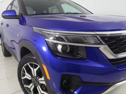 Used 2023 Kia Seltos EX image 17