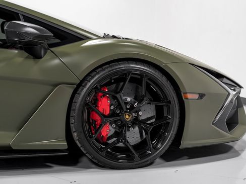 Used 2025 Lamborghini Revuelto image 45