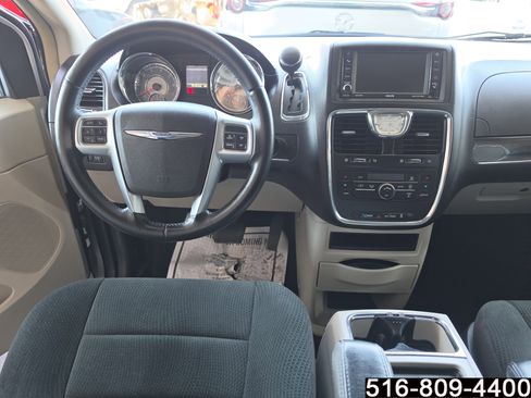 Used 2012 Chrysler Town & Country Touring image 13