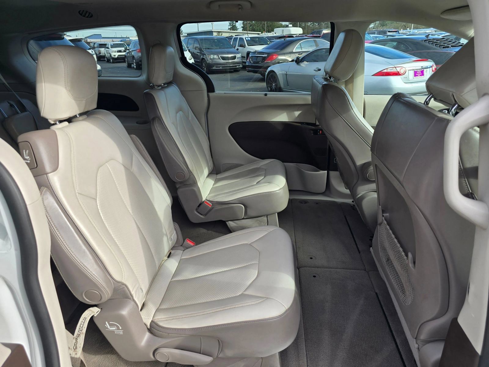 Used 2021 Chrysler Voyager Lxi FWD image 13