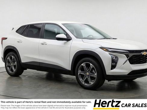 Used 2025 Chevrolet Blazer LT FWD image 1