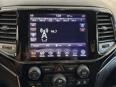 Used 2020 Jeep Grand Cherokee Limited w/ Premium Lighting Group AWD/4WD image 42