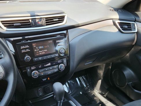 Used 2015 Nissan Rogue SV w/ SV Moonroof Package image 21