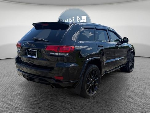 Used 2019 Jeep Grand Cherokee Altitude AWD/4WD image 3