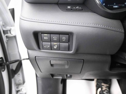 Used 2024 Toyota Highlander Platinum image 10