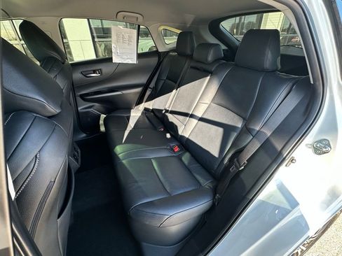 Used 2022 Toyota Venza XLE image 22