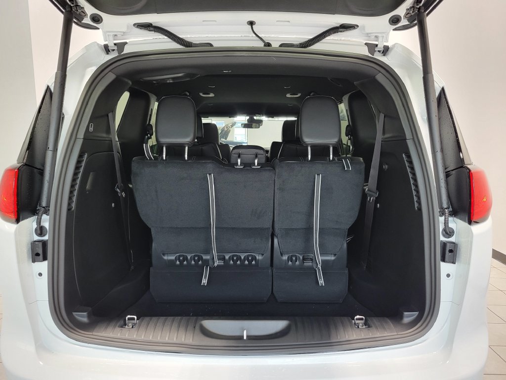 New 2027 Chrysler Pacifica Select AWD/4WD image 9