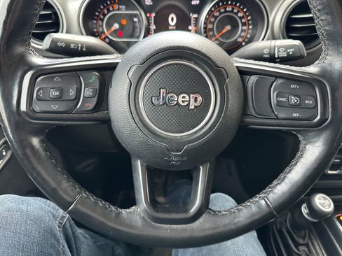 Used 2021 Jeep Gladiator Sport image 3