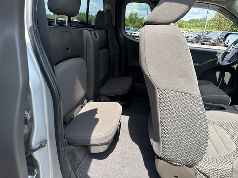 Used 2018 Nissan Frontier SV w/ Value Truck Package AWD/4WD image 18