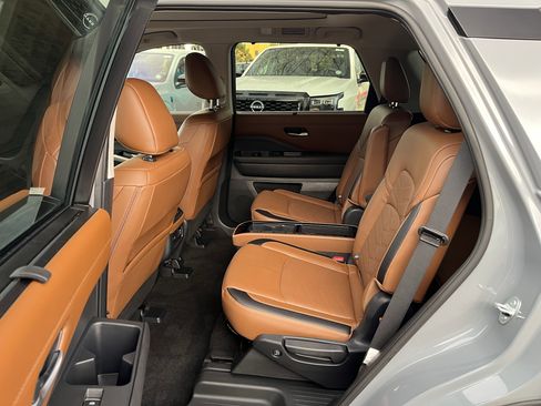 Certified 2024 Nissan Pathfinder Platinum image 31