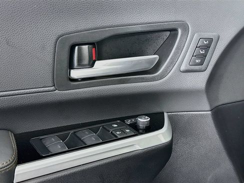 Used 2025 Toyota Sienna Platinum AWD/4WD image 19