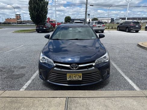 Used 2016 Toyota Camry XLE w/ Moonroof Package FWD image 3