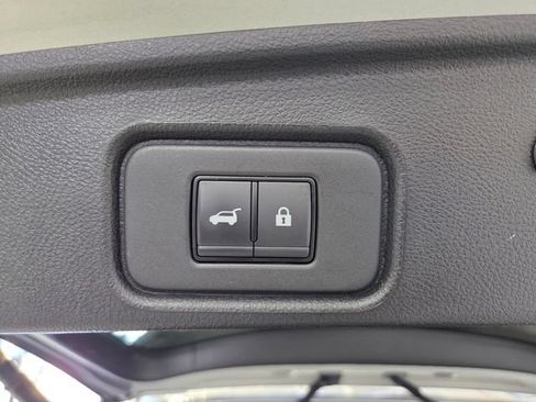 Used 2025 Nissan Pathfinder SV AWD/4WD image 16