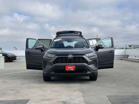 Used 2022 Toyota RAV4 LE w/ Carpet Mat Package (TMS) AWD/4WD image 29