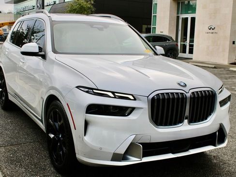 Used 2023 BMW X7 xDrive40i w/ Executive Package image 3