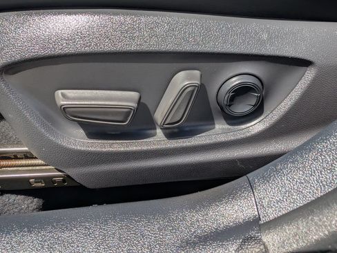 Used 2022 Toyota Prius Prime XLE FWD image 16