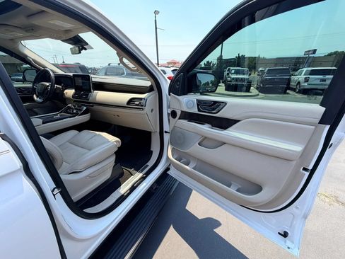Used 2020 Lincoln Navigator Reserve w/ Luxury Package AWD/4WD image 29