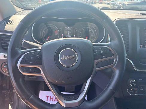 Used 2019 Jeep Cherokee Latitude Plus w/ Cold Weather Group AWD/4WD image 17