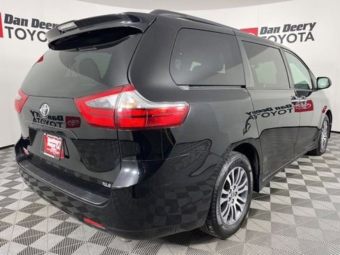 Used 2020 Toyota Sienna XLE image 25