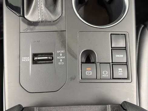 Used 2024 Toyota Highlander XLE image 28