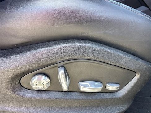 Used 2019 Porsche Cayenne S image 25