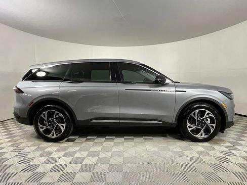 Used 2025 Lincoln Nautilus Premier AWD/4WD image 5
