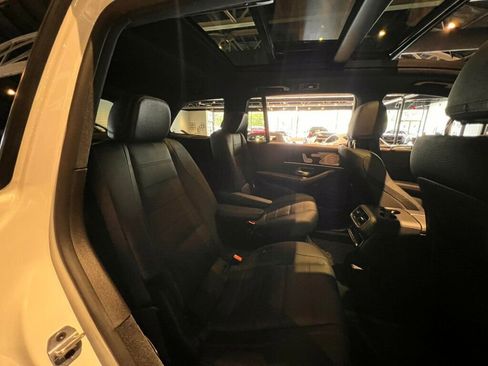 Used 2023 Mercedes-Benz GLS 580 4MATIC image 28