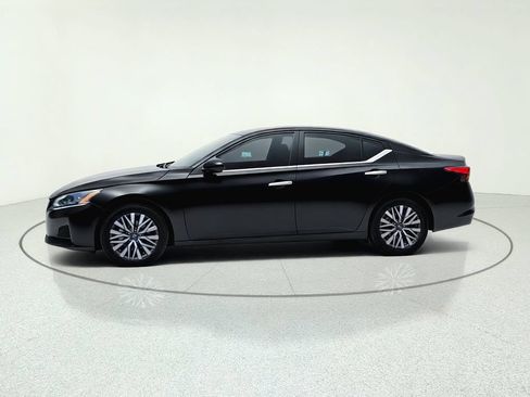 Used 2025 Nissan Altima 2.5 SV FWD image 4