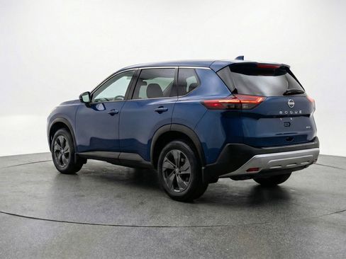 Used 2025 Nissan Rogue SV image 6