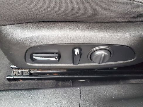 Used 2017 Chevrolet Malibu LT image 8