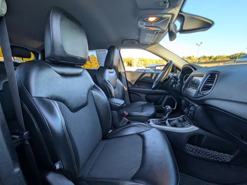 Used 2019 Jeep Compass Latitude w/ Popular Equipment Group image 39