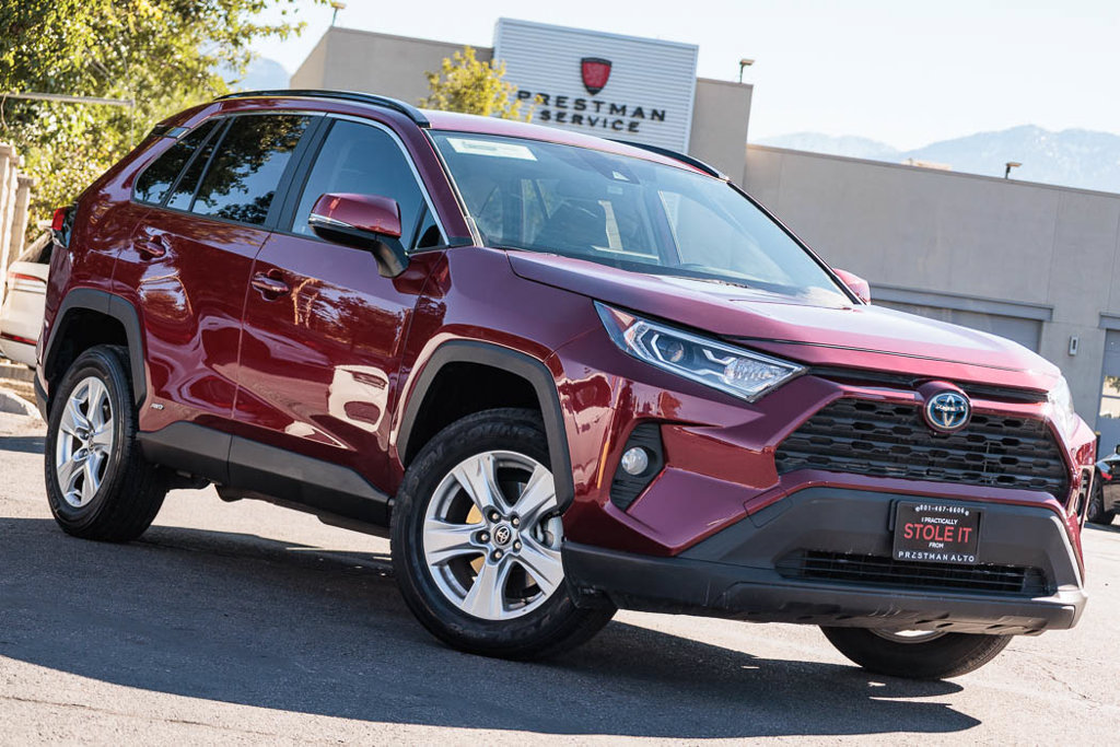 Used 2021 Toyota RAV4 XLE w/ Convenience Package AWD/4WD image 1