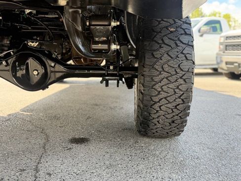 Used 2020 Toyota Tacoma TRD Off-Road w/ Technology Package AWD/4WD image 53