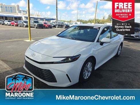 Used 2025 Toyota Camry LE image 1