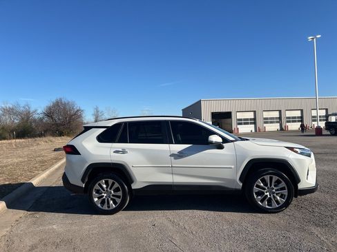 Used 2022 Toyota RAV4 Limited image 5