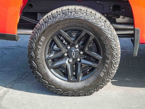 Used 2025 Chevrolet Silverado 1500 Custom Trail Boss AWD/4WD image 12