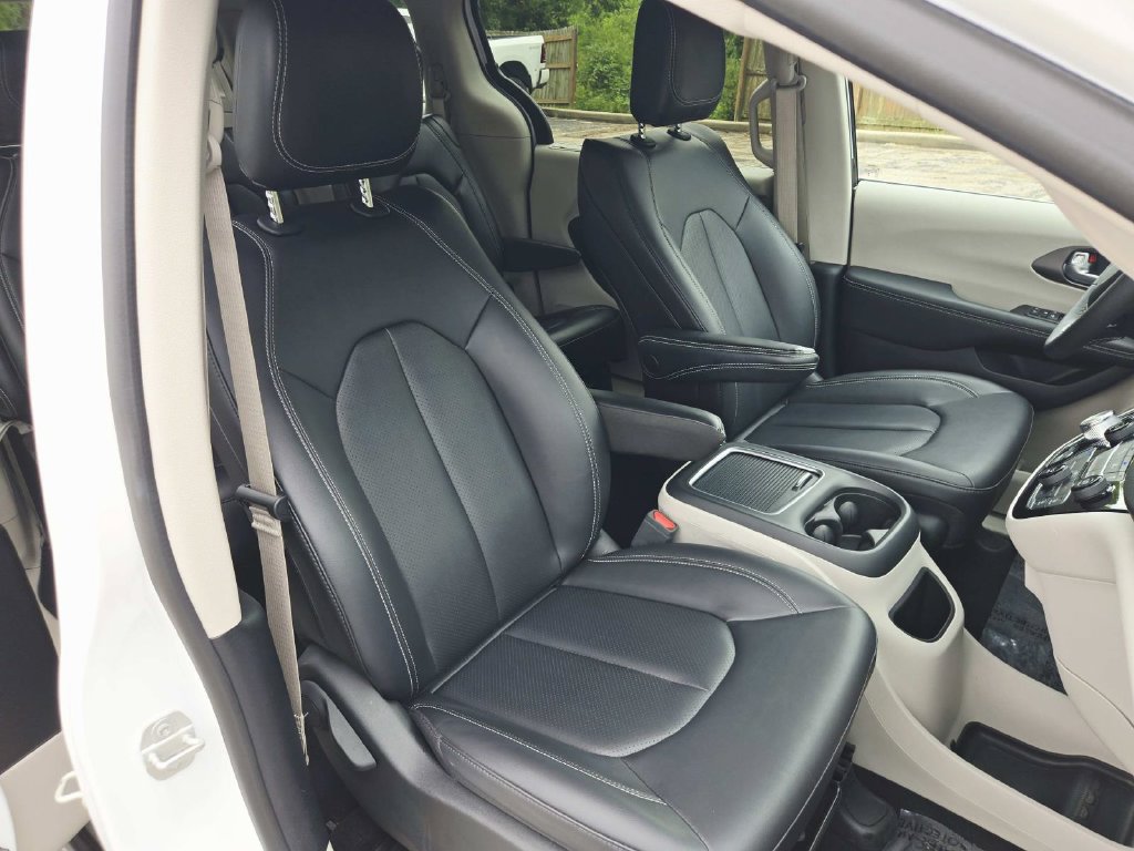 Certified 2024 Chrysler Pacifica Touring-L FWD image 17