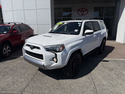 Certified 2019 Toyota 4Runner TRD Off-Road Premium AWD/4WD image 4
